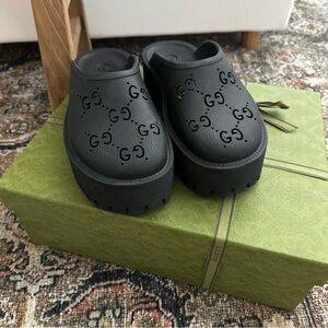 Gucci PLATFORM PERFORATED G SANDAL Black